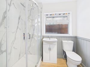 Shower room- click for photo gallery